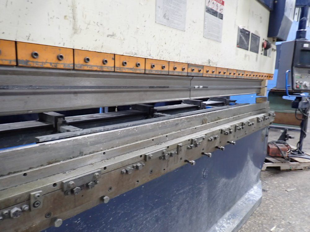 Komatsu 122" X 176 Ton 1994 Komatsu Phs 160x310 Press Brake - Phs 160x310