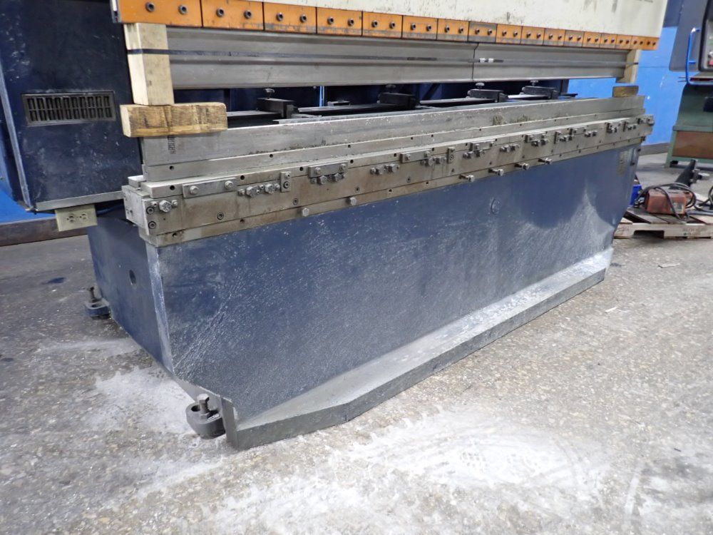 Komatsu 122" X 176 Ton 1994 Komatsu Phs 160x310 Press Brake - Phs 160x310