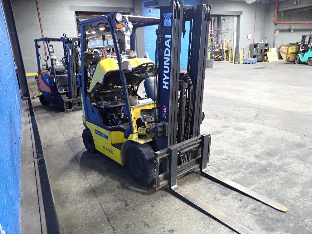 Hyundai 2725 Lbs 15l-7m Propane Forklift - 15l-7m