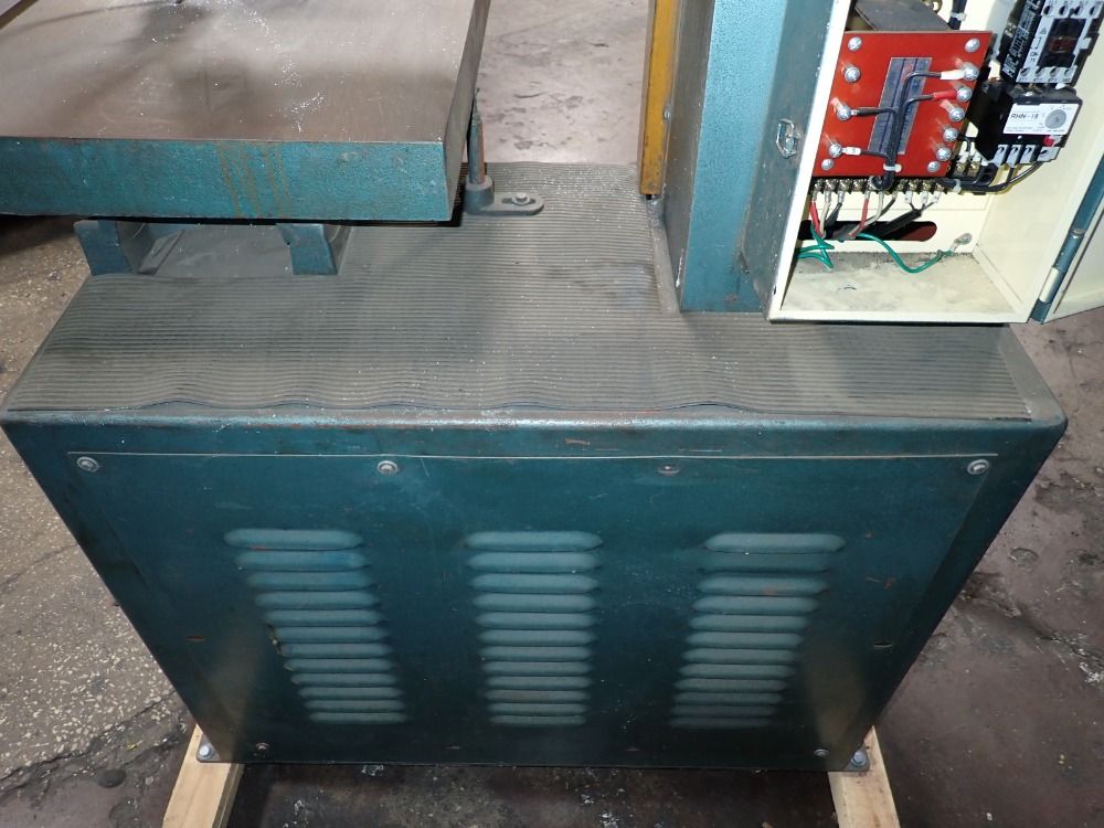 Wilton 19" Throat 8020 Vertical Band Saw - 8020