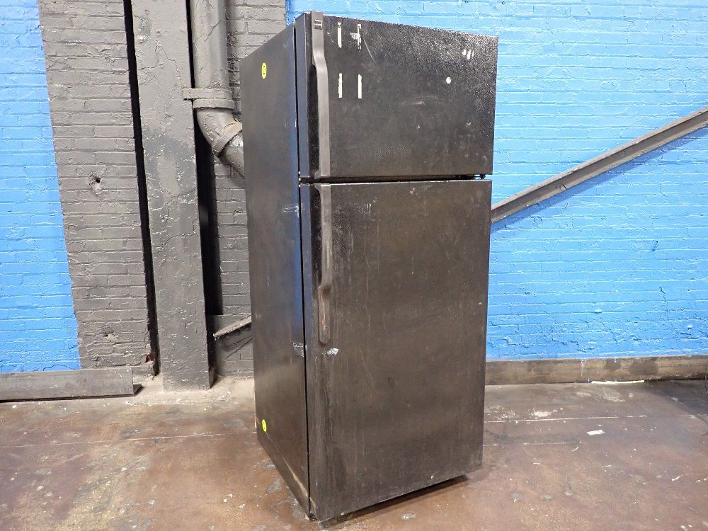 Hotpoint Refrigerator - Hts18bbejrbb