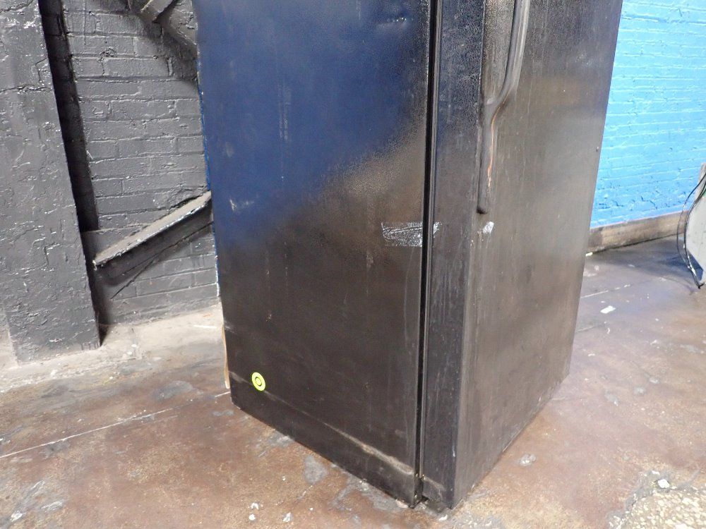 Hotpoint Refrigerator - Hts18bbejrbb