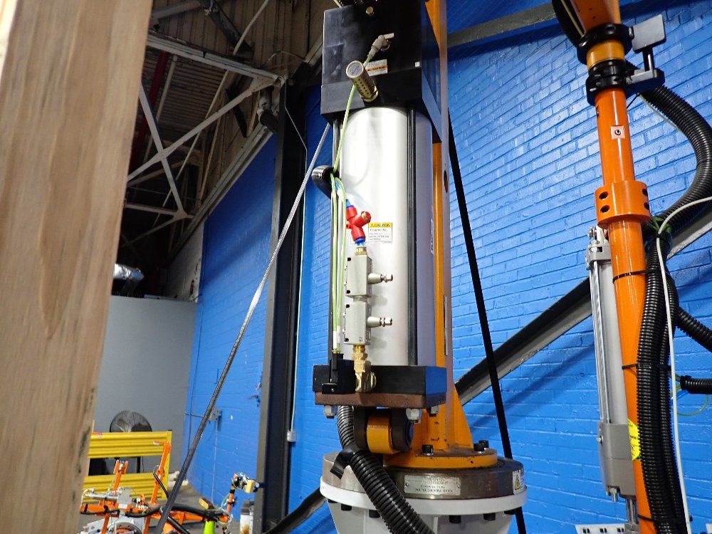 Eckhart Qty: 2 Battery Lift Assist Set