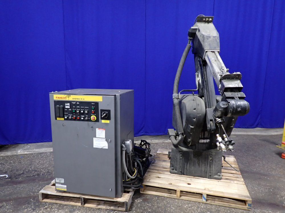 Fanuc P-100 Robot - P-100