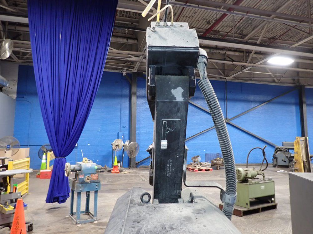 Fanuc P-100 Robot - P-100