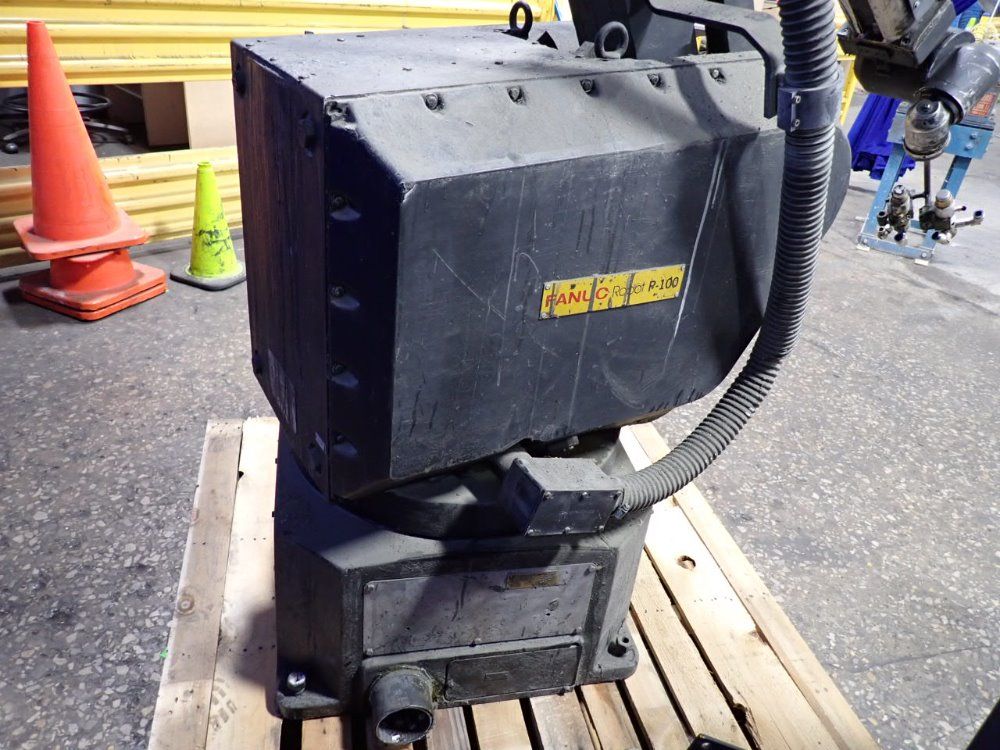 Fanuc P-100 Robot - P-100