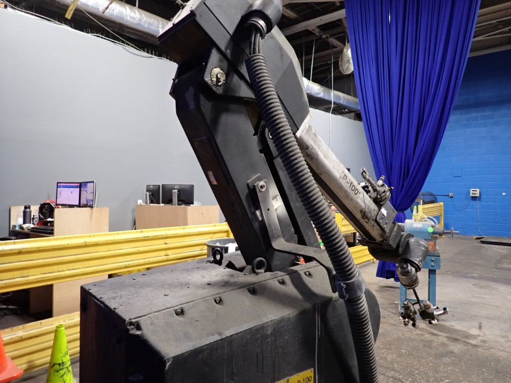 Fanuc P-100 Robot - P-100