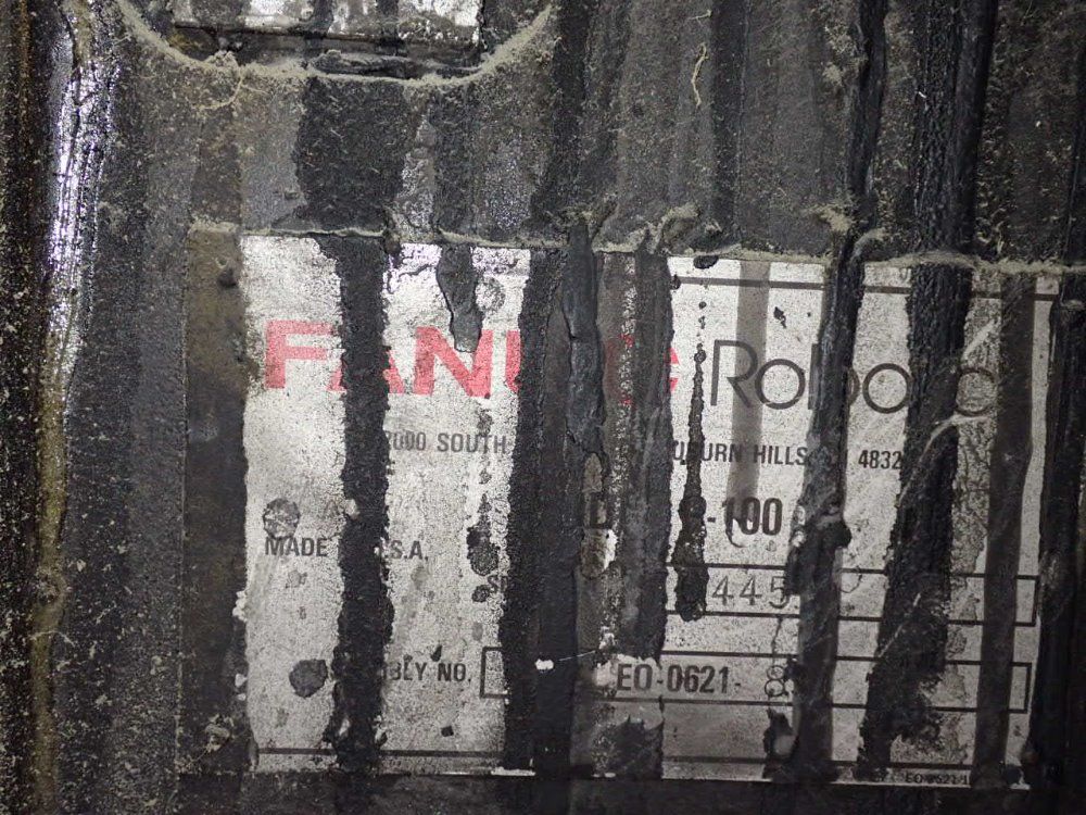 Fanuc P-100 Robot - P-100