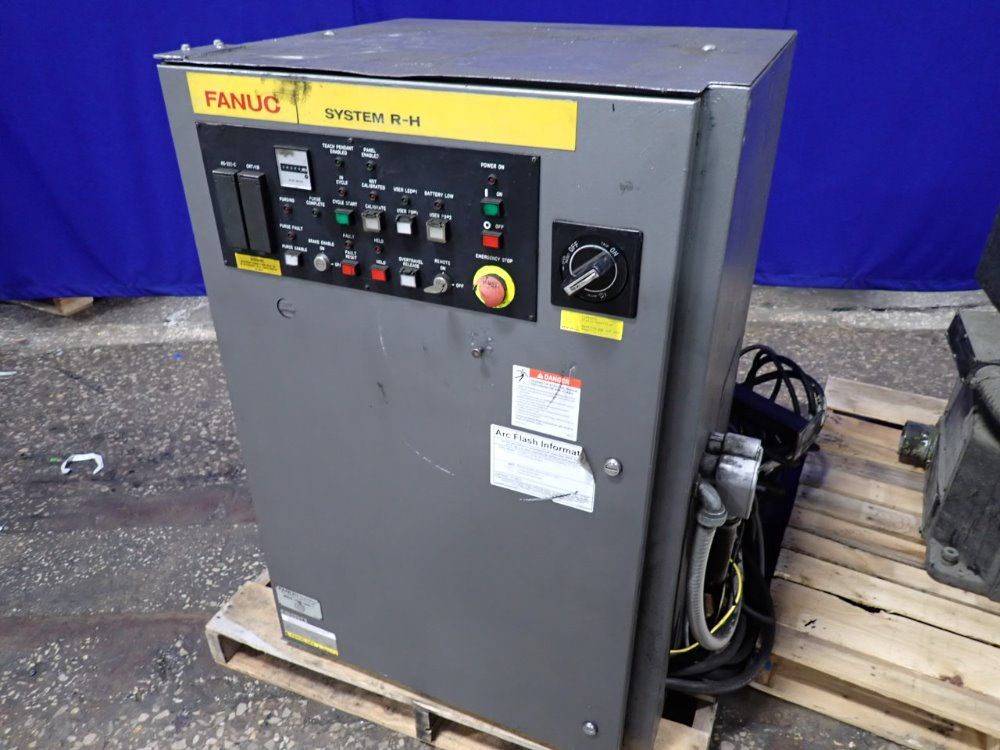 Fanuc P-100 Robot - P-100