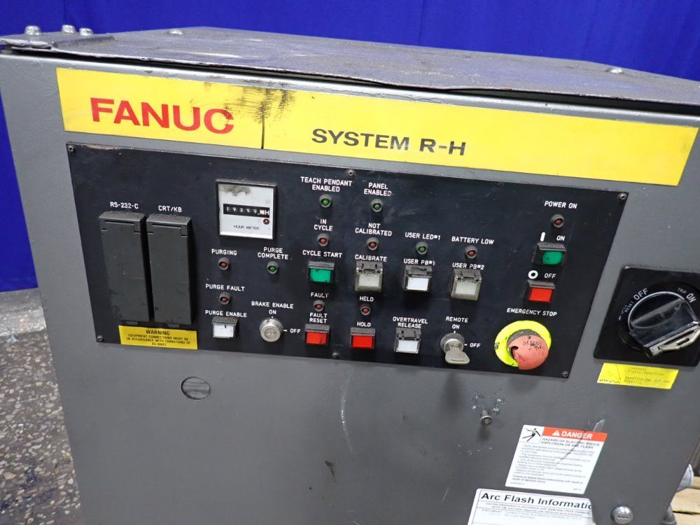Fanuc P-100 Robot - P-100