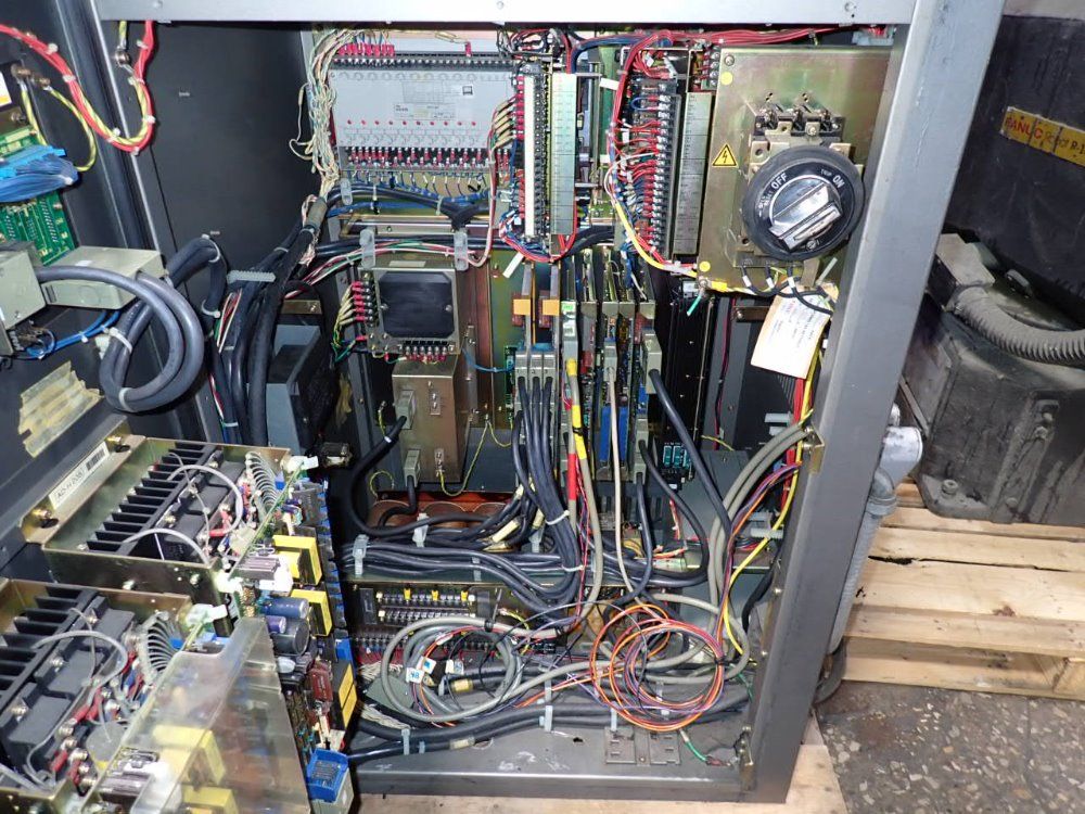 Fanuc P-100 Robot - P-100