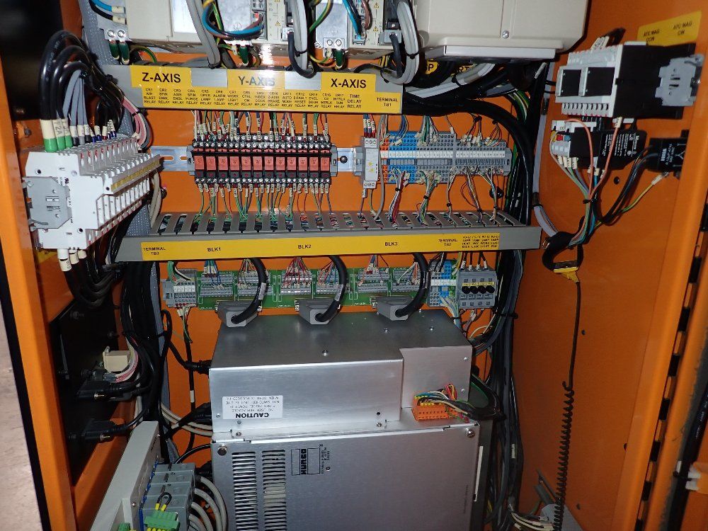 Hurco 14"x30" Table 2007 Hurco Vm1 Cnc Vmc - Vm1