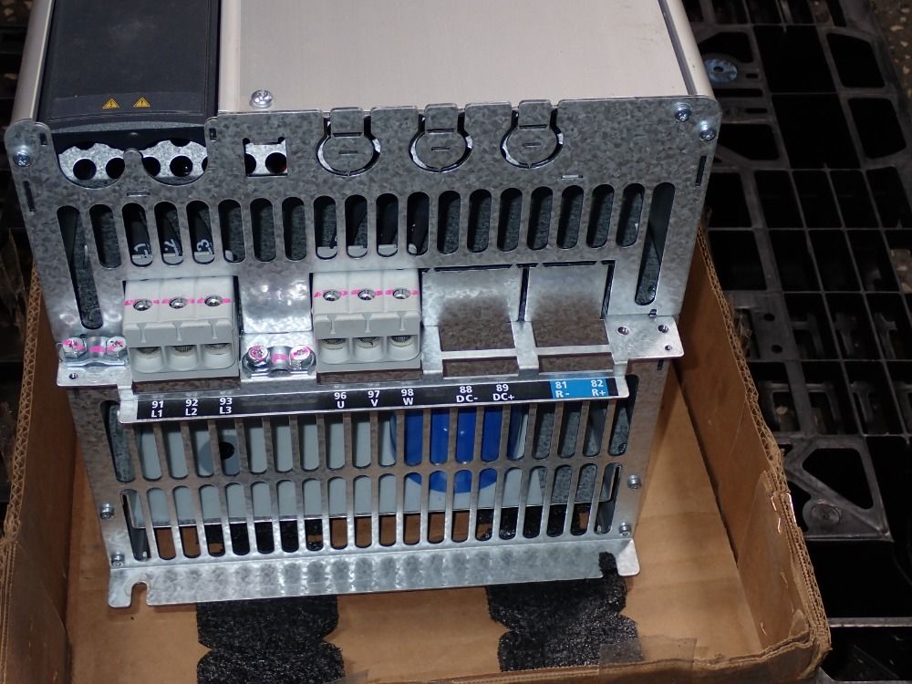 Danfoss 40 Hp Compressor Drive - Cds303p22kt2e20h2xxxxxx5xxxxaxbxcxxxxdx