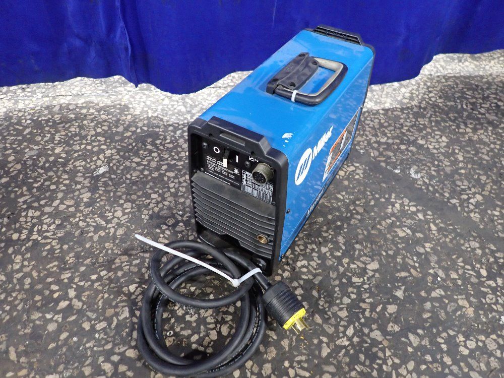 Miller 200 Amp Maxstar 200 Welder - Maxstar 200