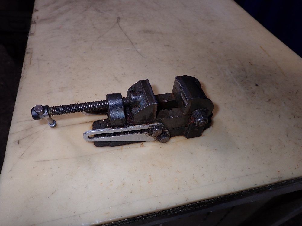 19"x27" Custom Cart W/ Vise