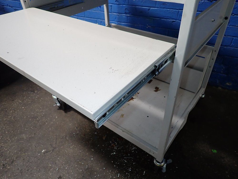 Bretford 32" X 24" X 33" Cart