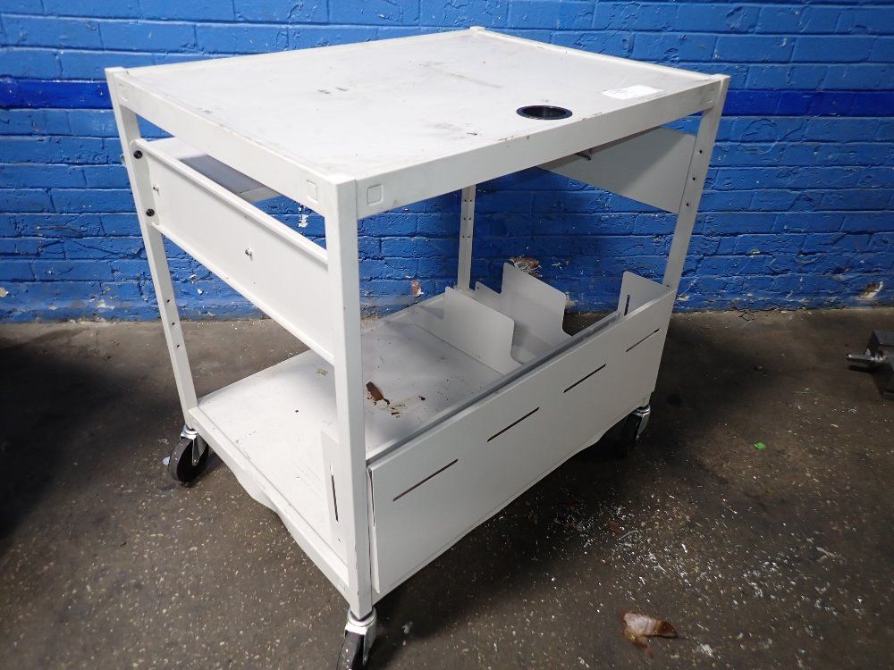Bretford 32" X 24" X 33" Cart