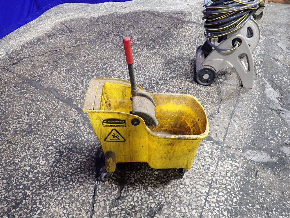 Rubbermaid 20"x12" Bucket Mop Bucket