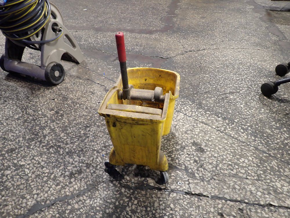 Rubbermaid 20"x12" Bucket Mop Bucket