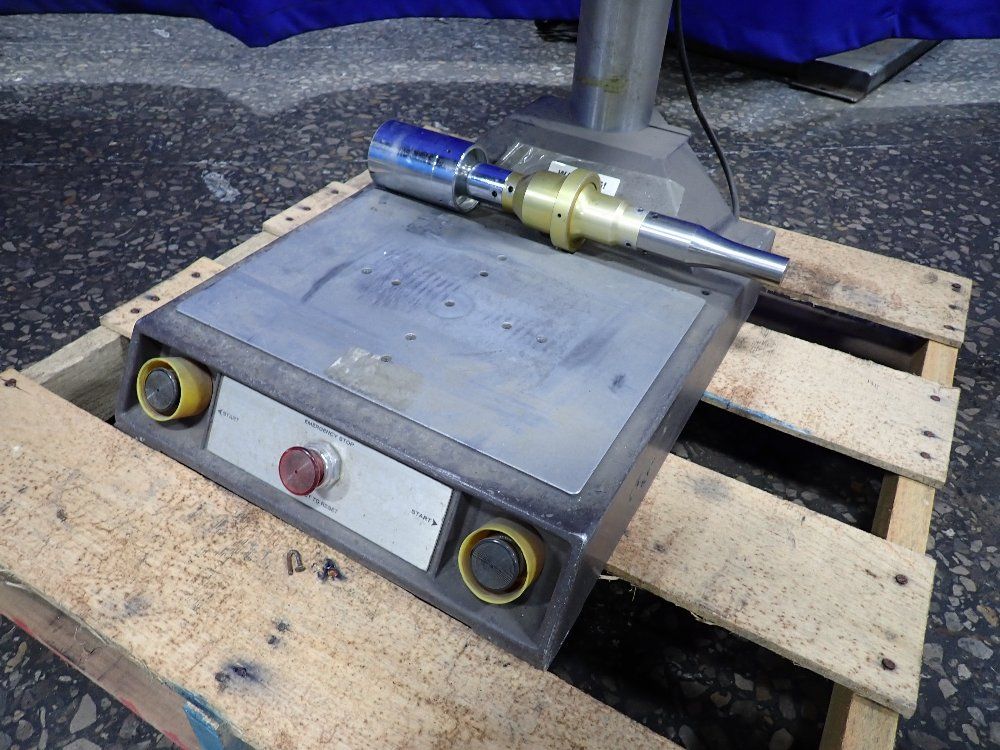 Branson 10"x14" Table 8400 Ultrasonic Welder - 8400