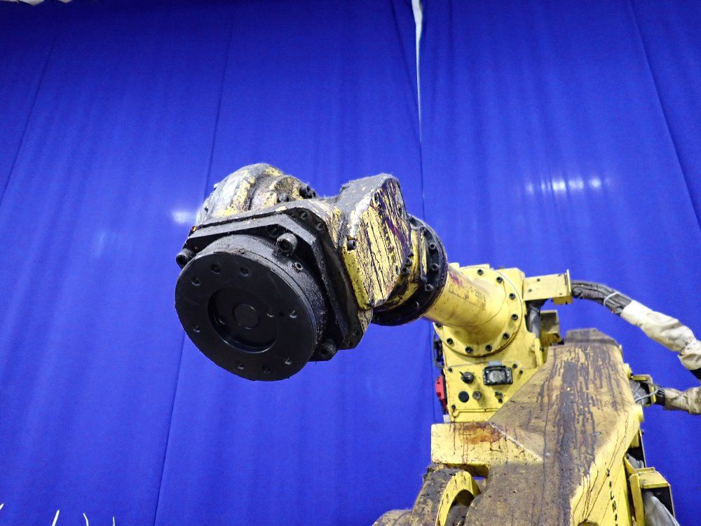 Fanuc 2010 Fanuc R 2000ib/165f Robot - R 2000ib / 165f