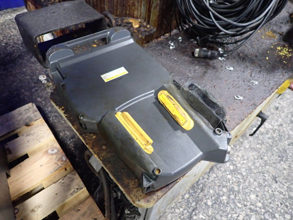 Fanuc 2010 Fanuc R 2000ib/165f Robot - R 2000ib / 165f