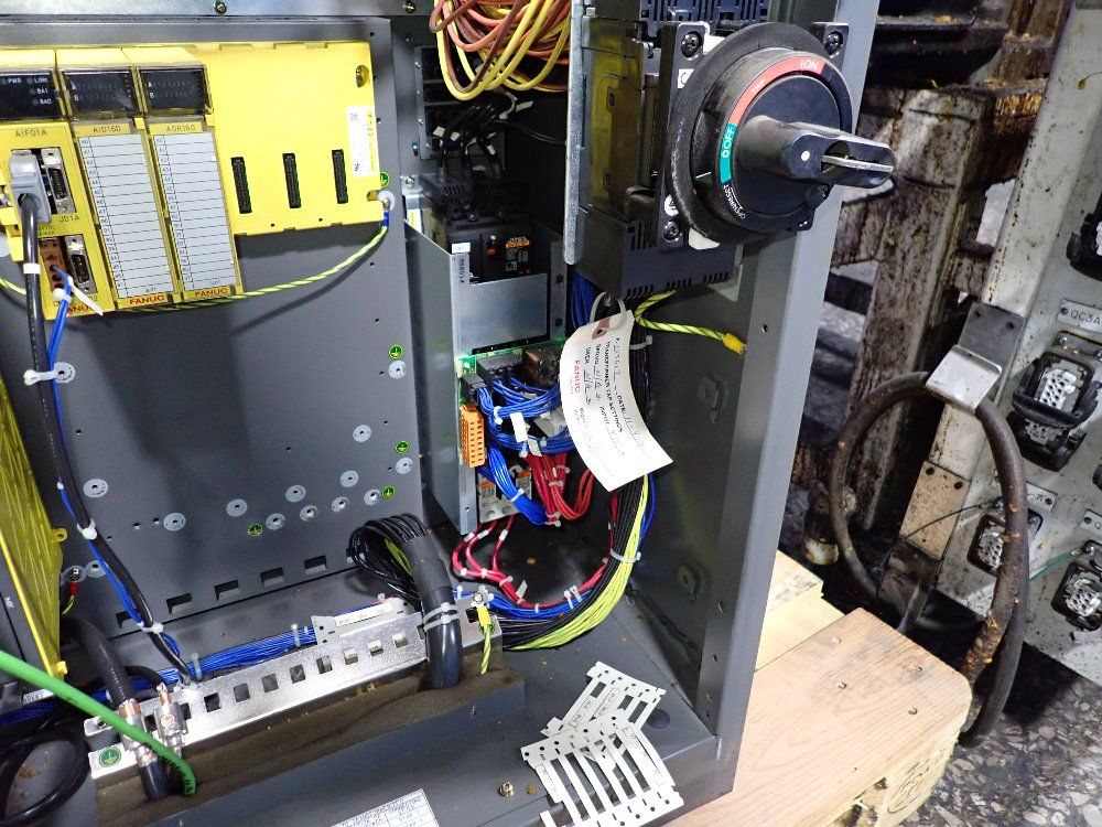 Fanuc 2010 Fanuc R 2000ib/165f Robot - R 2000ib / 165f