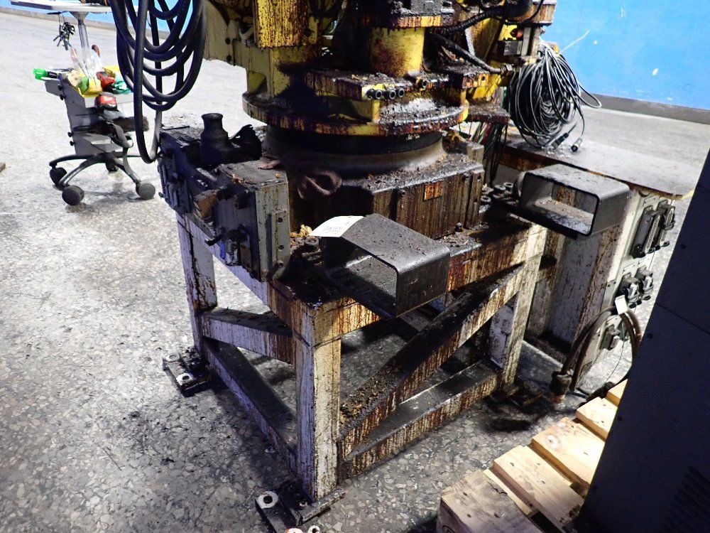 Fanuc 2010 Fanuc R 2000ib/165f Robot - R 2000ib / 165f