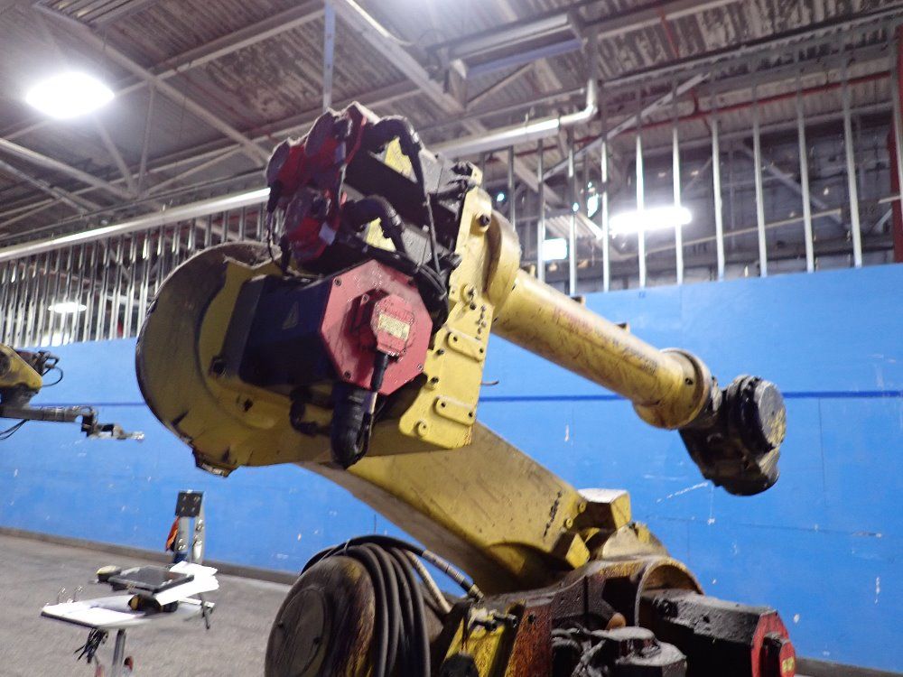 Fanuc 2010 Fanuc R 2000ib/165f Robot - R 2000ib / 165f