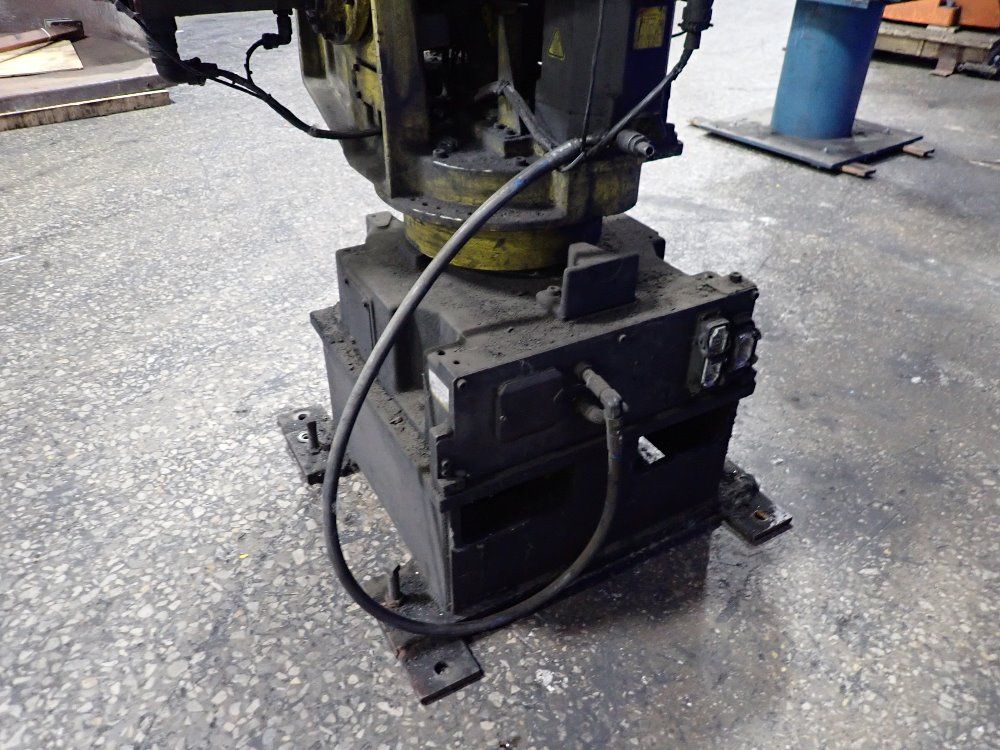 Fanuc 2002 Fanuc M-420ia Robot - M-420ia