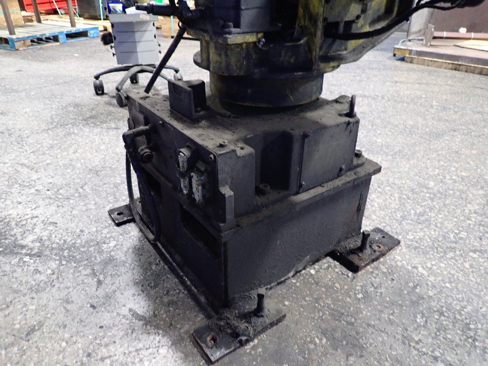 Fanuc 2002 Fanuc M-420ia Robot - M-420ia