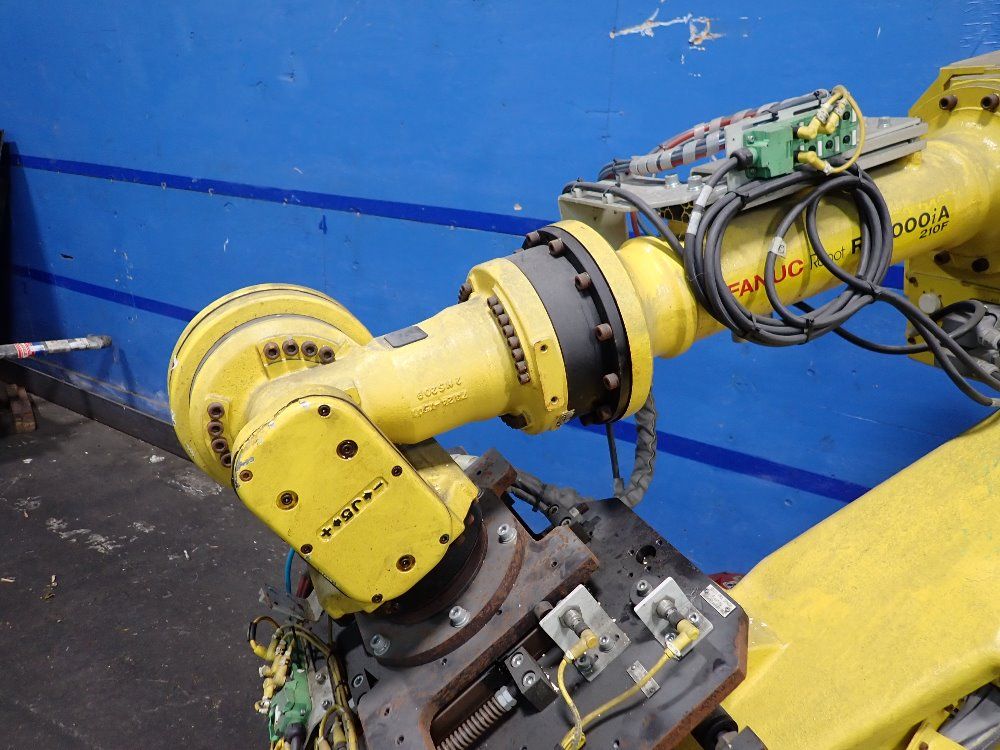 Fanuc 2005 Fanuc R-2000ia/210f Robot - R-2000ia/210f