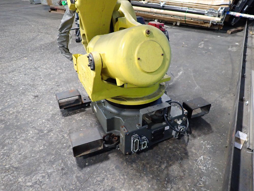 Fanuc 2005 Fanuc R-2000ia/210f Robot - R-2000ia/210f