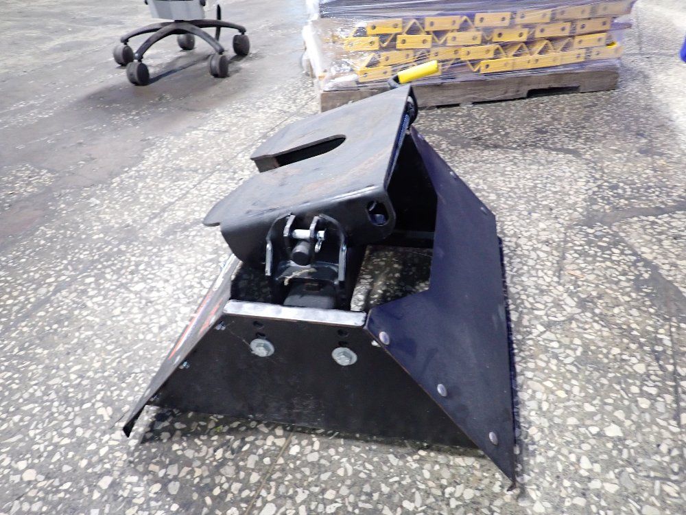 Pullrite 18,000 Lbs 5th Wheel Hitch - 2100